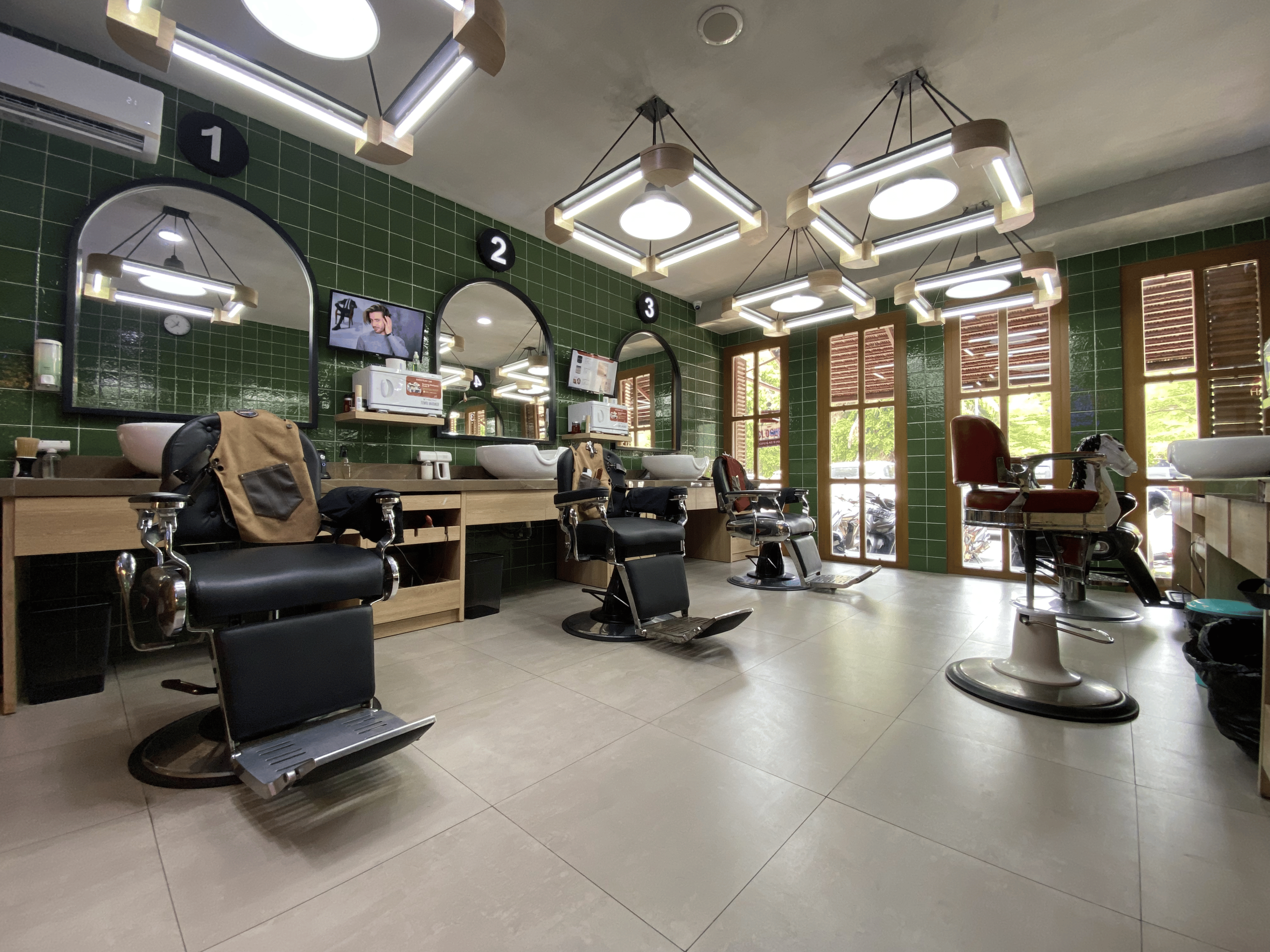 Barbertology+ Interior