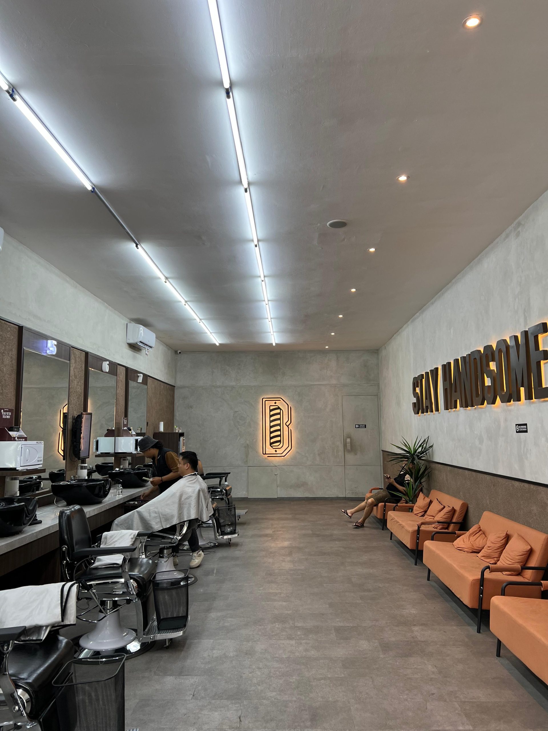 Barbertology Interior 1