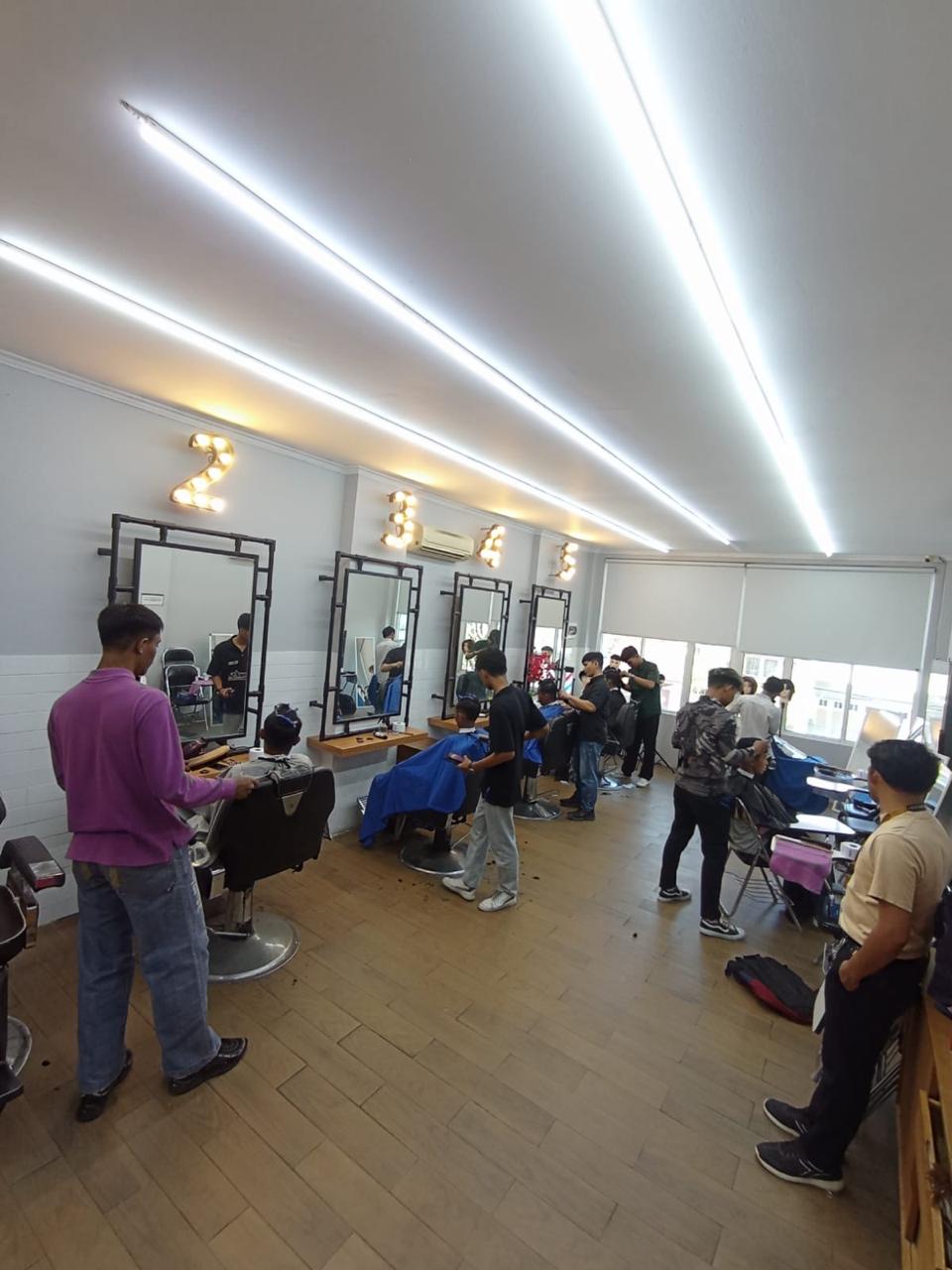Barbertology+ Interior