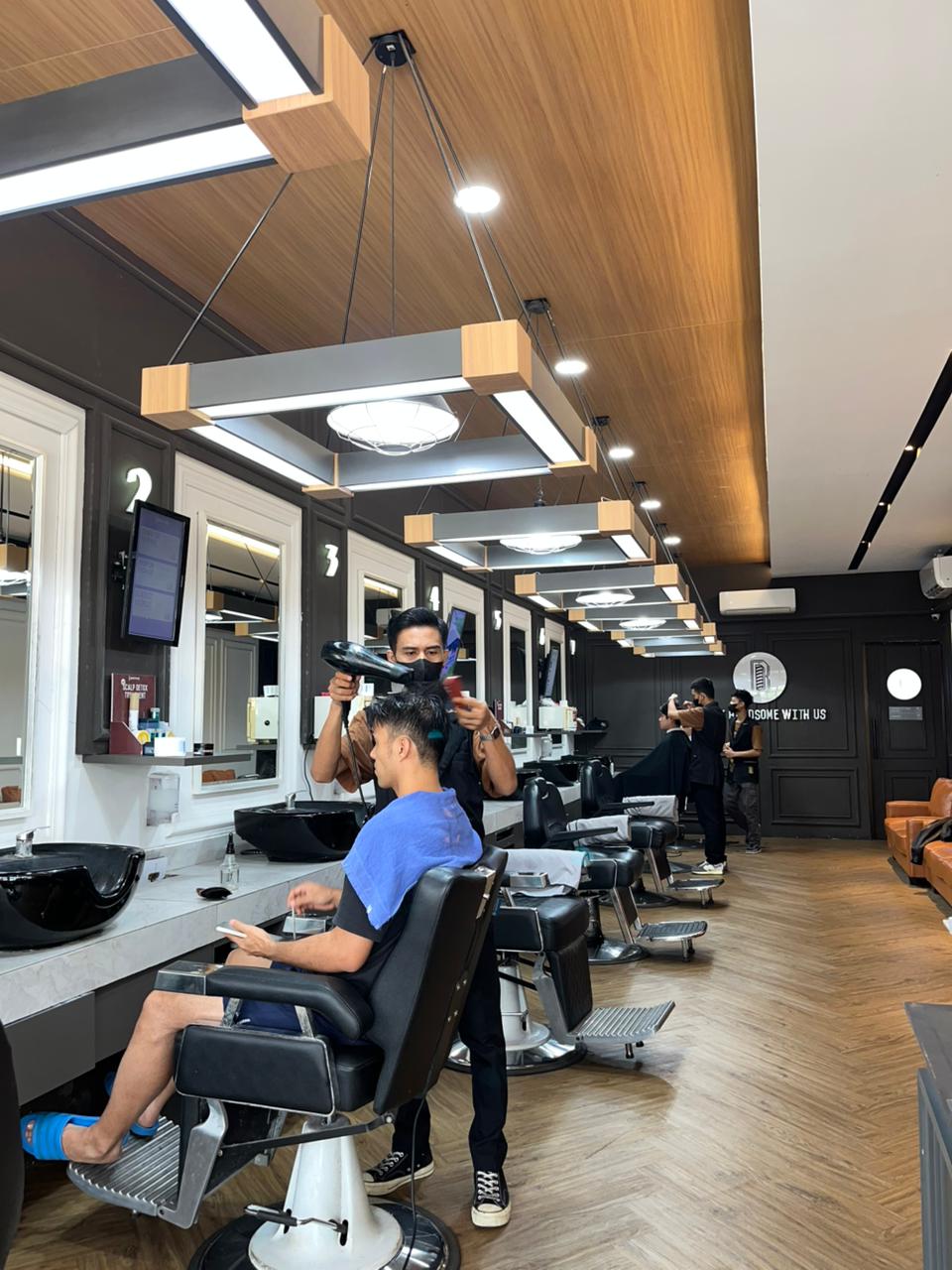 Barbertology Interior 2